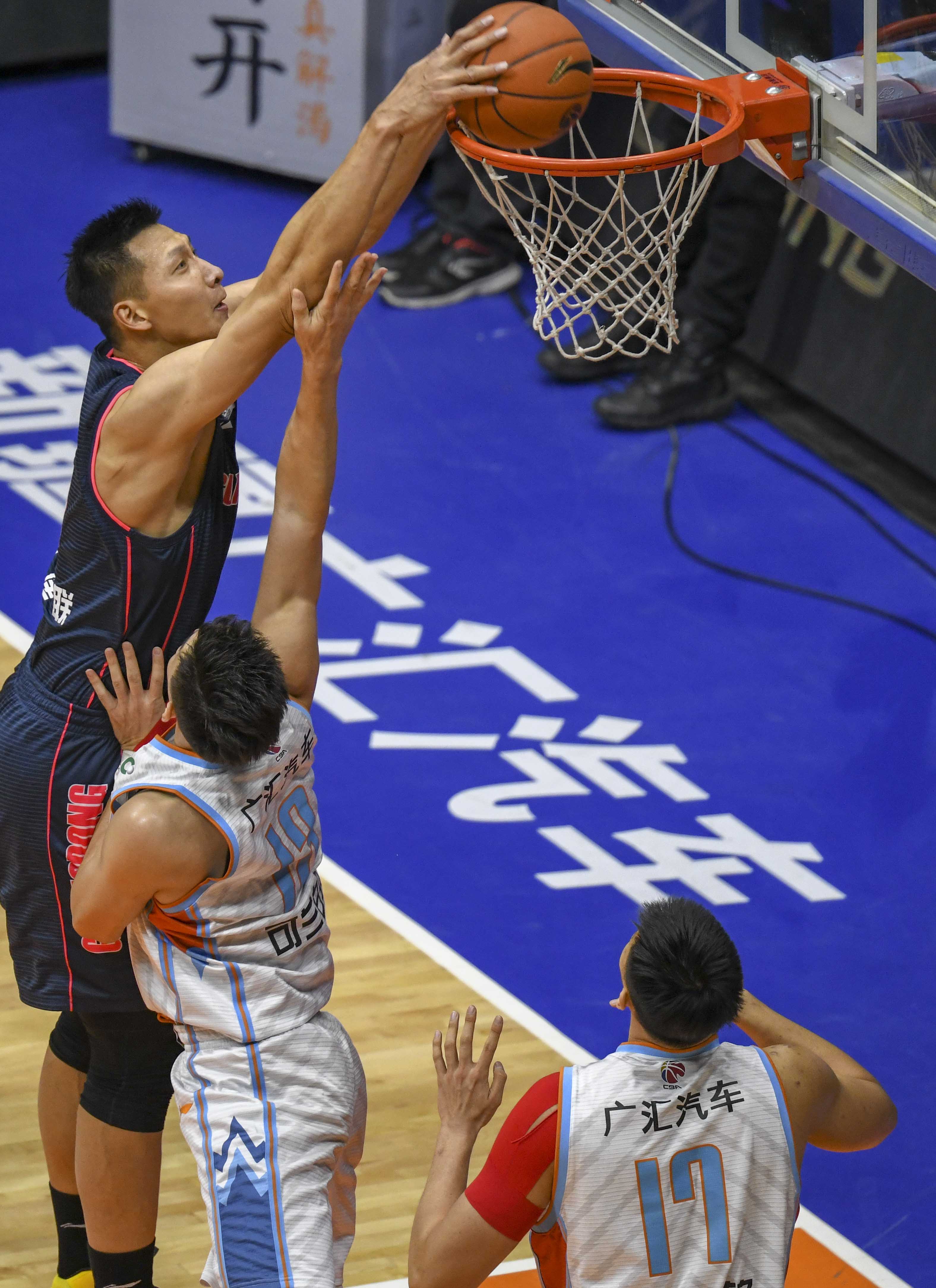 边后卫上抢 边后卫上抢